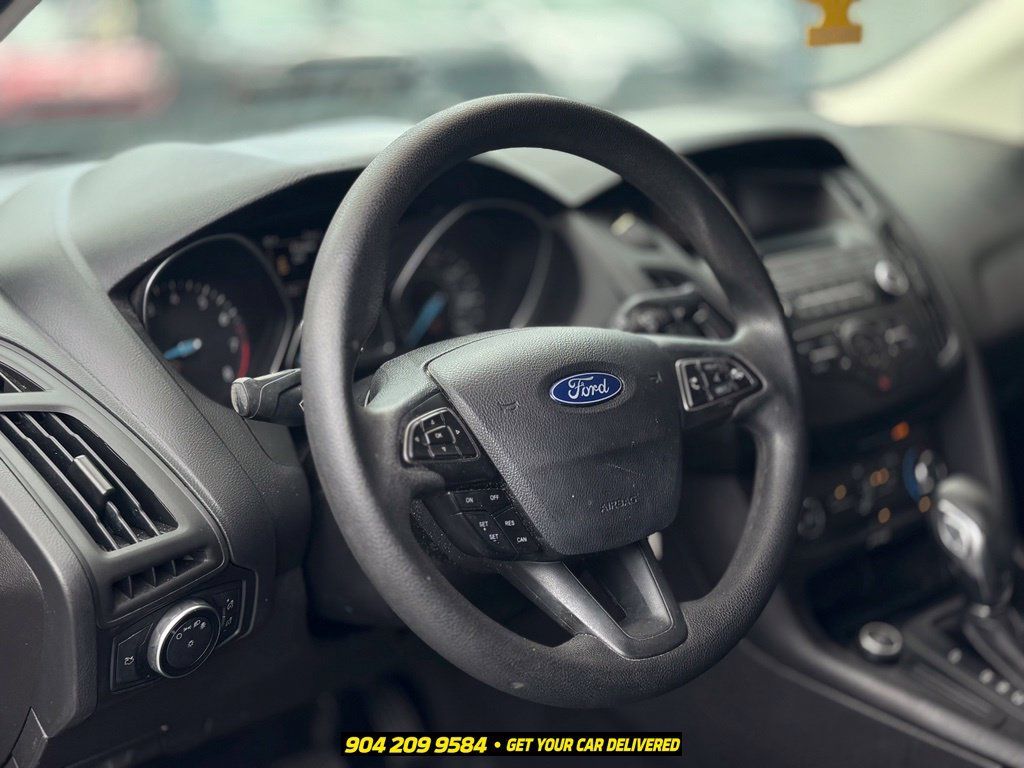 Used 2017 Ford Focus SE FWD image 7