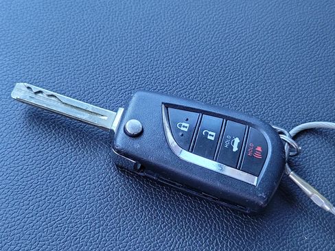 Used 2024 Toyota Corolla LE image 30