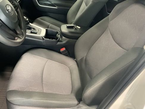 Used 2024 Toyota RAV4 XLE AWD/4WD image 11