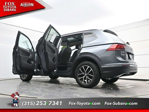Used 2021 Volkswagen Tiguan SE w/ Panoramic Sunroof Package image 30