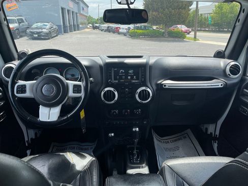 Used 2014 Jeep Wrangler Unlimited Sahara AWD/4WD image 20