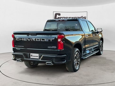 Used 2022 Chevrolet Silverado 1500 High Country w/ Technology Package image 5