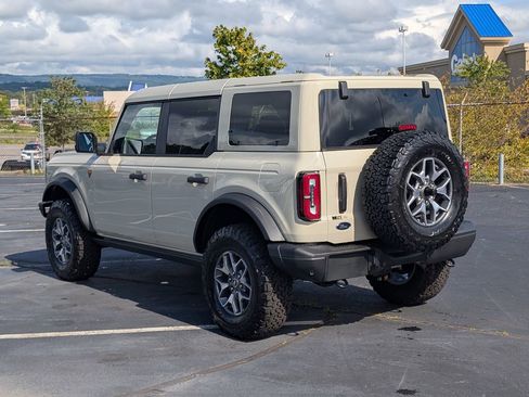 New 2025 Ford Bronco Badlands image 4