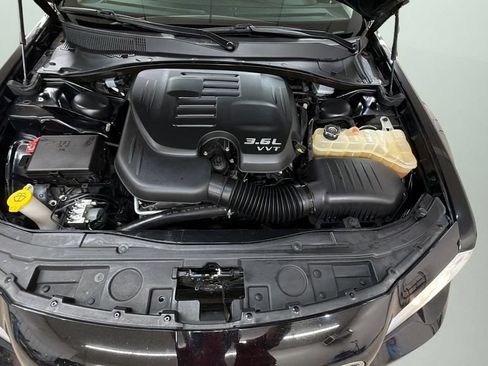 Used 2019 Chrysler 300 Limited AWD/4WD image 24