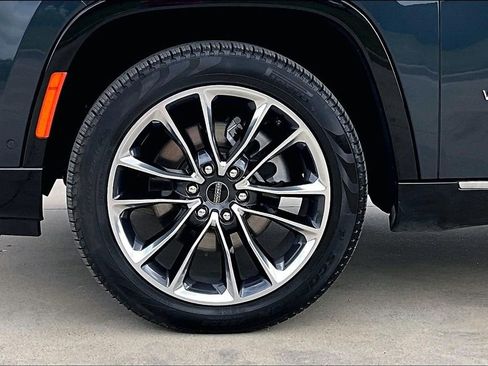 New 2025 Jeep Wagoneer L Series III w/ Premium Group I AWD/4WD image 15