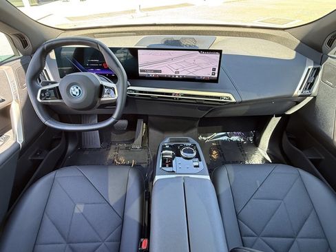 Used 2025 BMW iX xDrive50 image 29