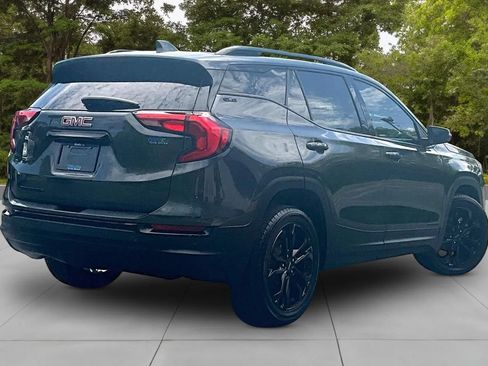 Used 2021 GMC Terrain SLE w/ Driver Convenience Package FWD image 2