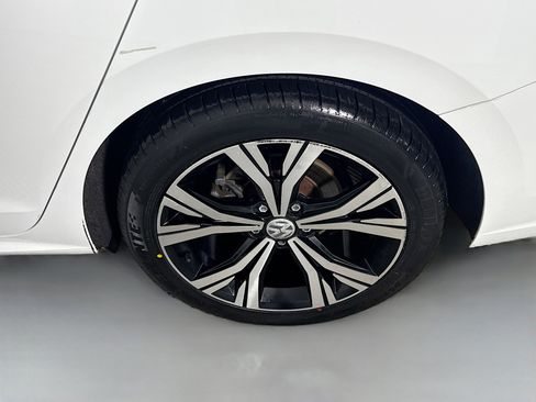 Used 2021 Volkswagen Passat 2.0T SE image 37