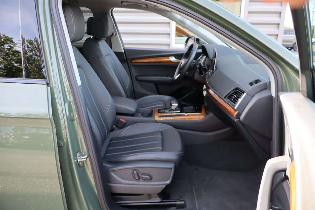 Used 2024 Audi Q5 2.0T Premium Plus w/ Premium Plus Package AWD/4WD image 29