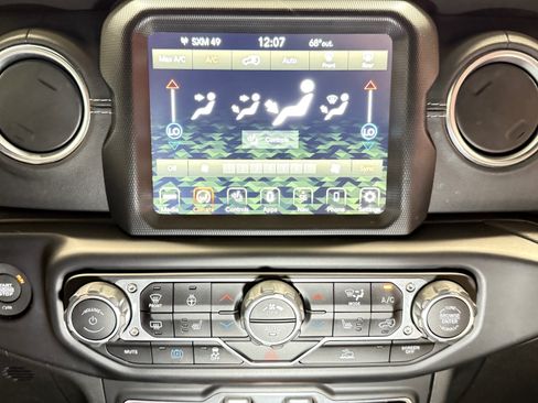 Used 2022 Jeep Wrangler Unlimited Sahara w/ Cold Weather Group AWD/4WD image 31