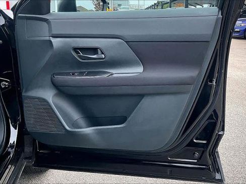 Certified 2025 Nissan Kicks S image 22