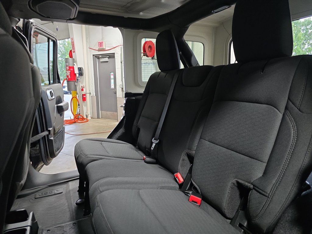 Used 2023 Jeep Wrangler Unlimited Sport AWD/4WD image 14