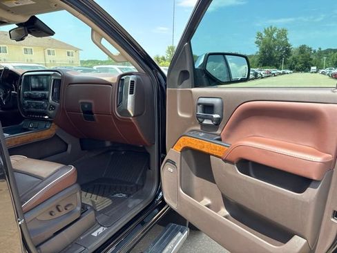 Used 2018 Chevrolet Silverado 1500 High Country AWD/4WD image 21
