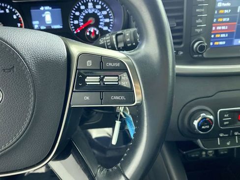 Used 2019 Kia Sorento LX w/ LX Convenience Package image 13