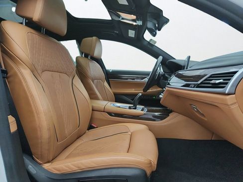 Used 2019 BMW 750i xDrive w/ Executive Package AWD/4WD image 30
