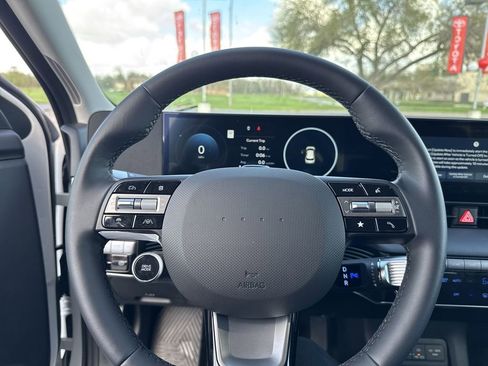 Used 2025 Hyundai Ioniq 5 SEL AWD/4WD image 16