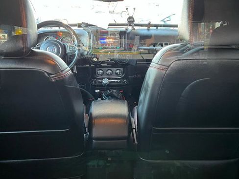 Used 2017 Jeep Wrangler Rubicon image 10