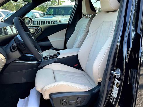 New 2025 BMW X3 xDrive30i w/ Premium Package image 9
