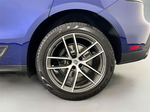Certified 2026 Porsche Macan AWD/4WD image 12