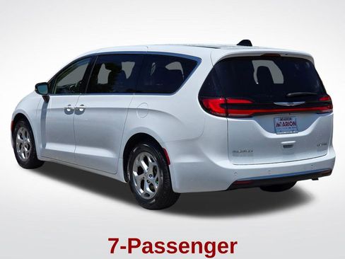Used 2024 Chrysler Pacifica Limited FWD image 17
