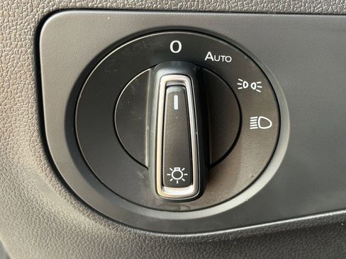 Used 2024 Volkswagen Tiguan SE FWD image 25