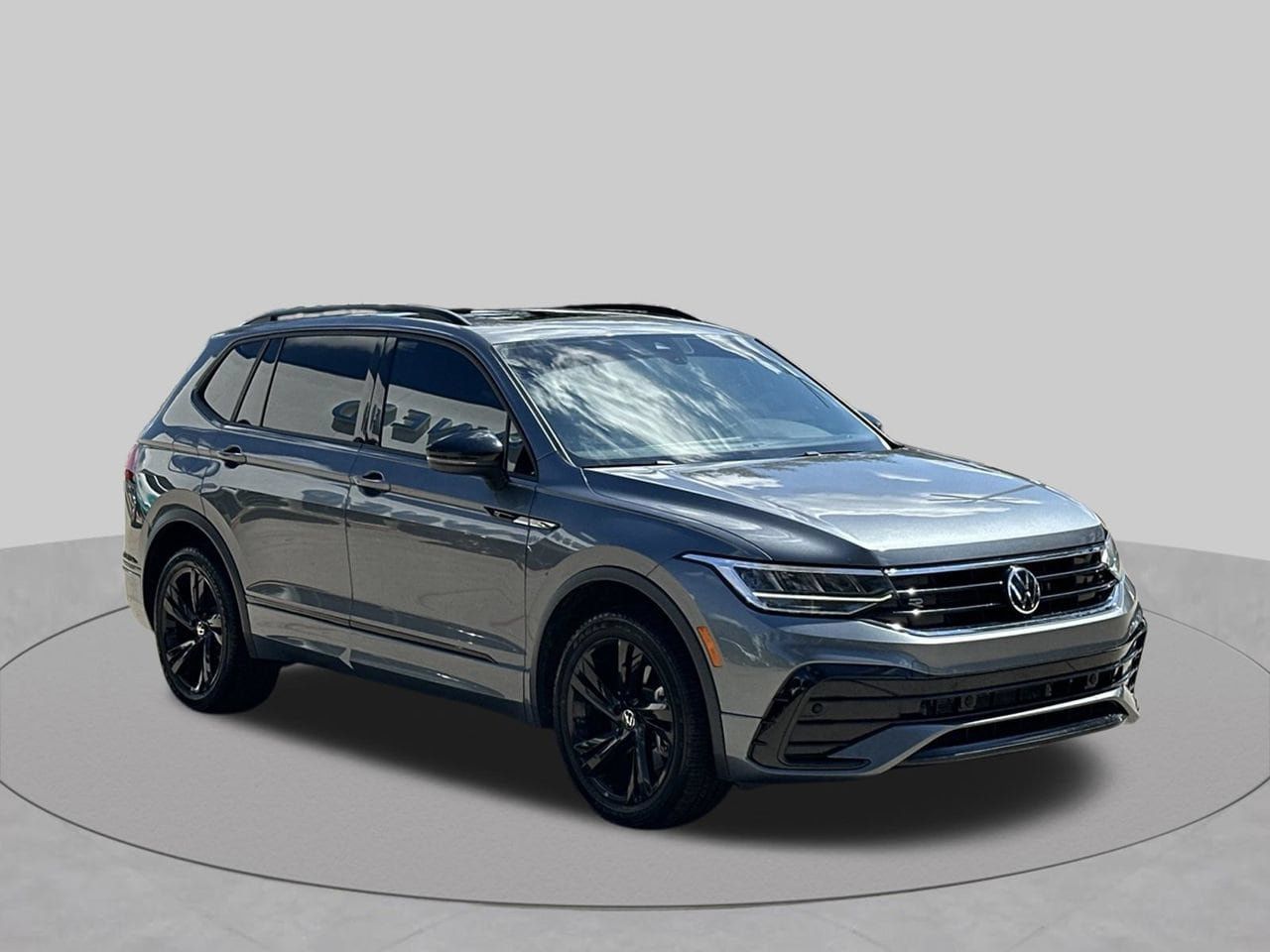 Used 2023 Volkswagen Tiguan SE R-Line FWD image 7