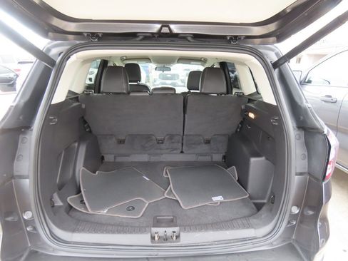 Used 2018 Ford Escape SEL FWD image 12