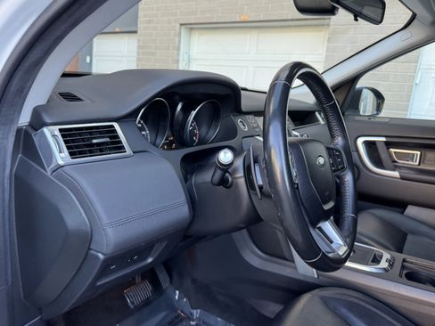 Used 2017 Land Rover Discovery Sport SE image 22