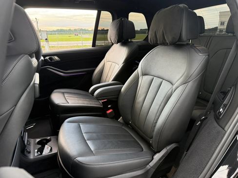 Used 2022 BMW X7 xDrive40i w/ M Sport Package AWD/4WD image 29