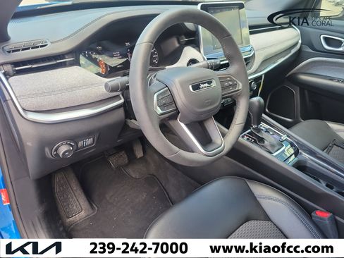 Used 2025 Jeep Compass Latitude AWD/4WD image 22