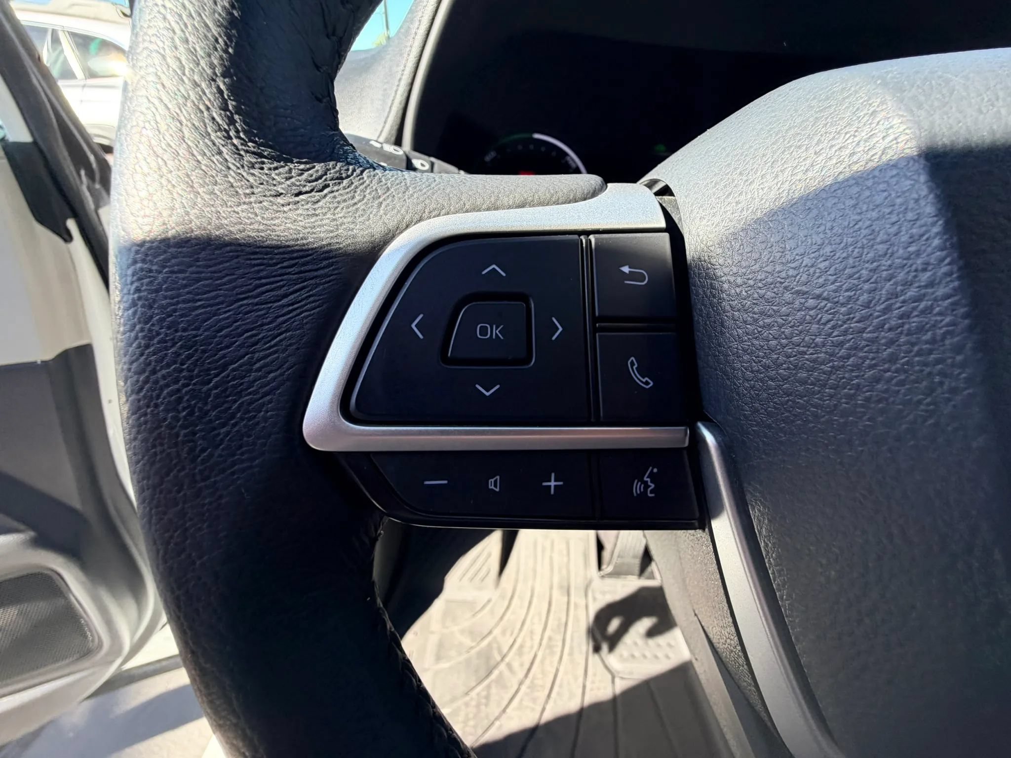 Used 2024 Toyota Sienna XLE w/ XLE Plus Package AWD/4WD image 13