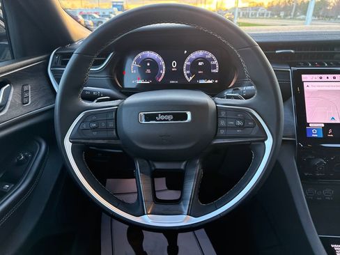 Used 2024 Jeep Grand Cherokee L Limited w/ Luxury Tech Group II image 18