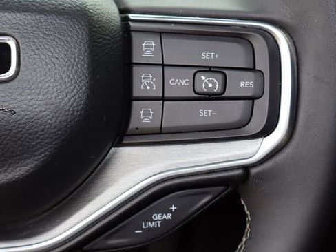 Used 2023 Jeep Wagoneer Series II RWD image 15