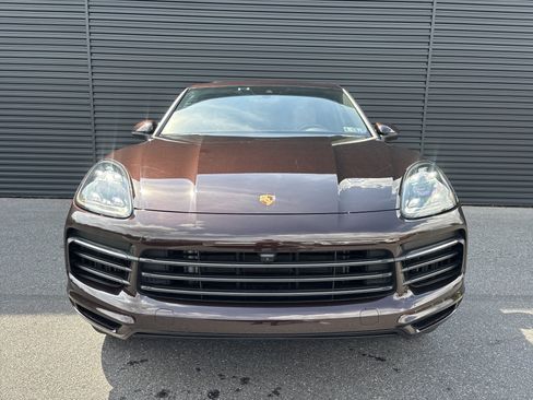 Certified 2022 Porsche Cayenne Platinum Edition image 16