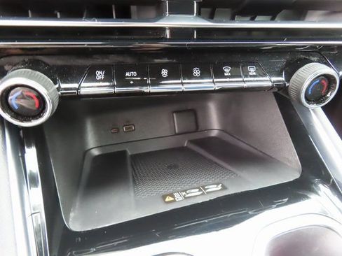 Used 2025 Chevrolet Traverse LT AWD/4WD image 27