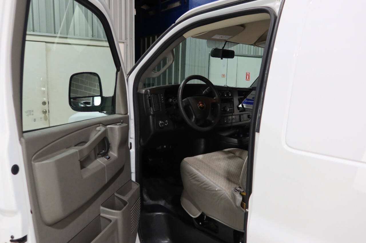 Used 2021 Chevrolet Express 2500 RWD image 18