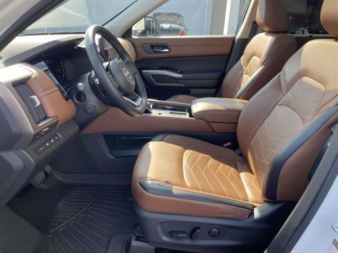 Used 2024 Nissan Pathfinder Platinum w/ Cargo Package FWD image 15
