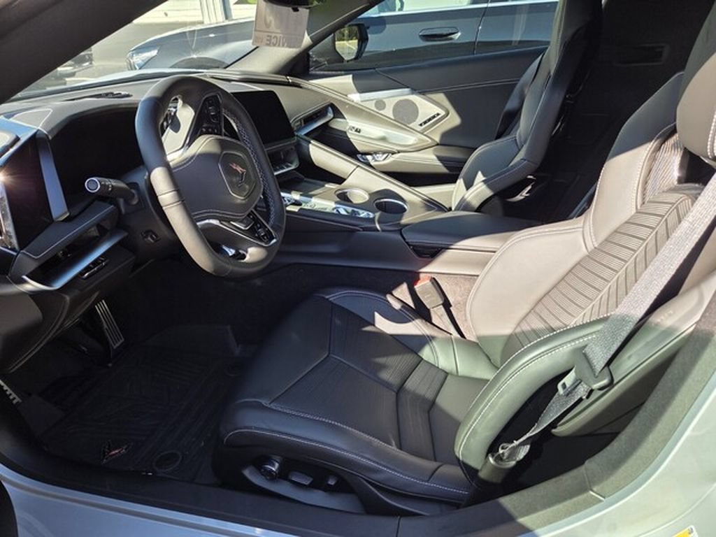 Used 2026 Chevrolet Corvette Stingray Preferred Cpe w/ 2LT RWD image 3