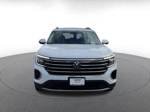 Used 2025 Volkswagen Atlas SE image 4