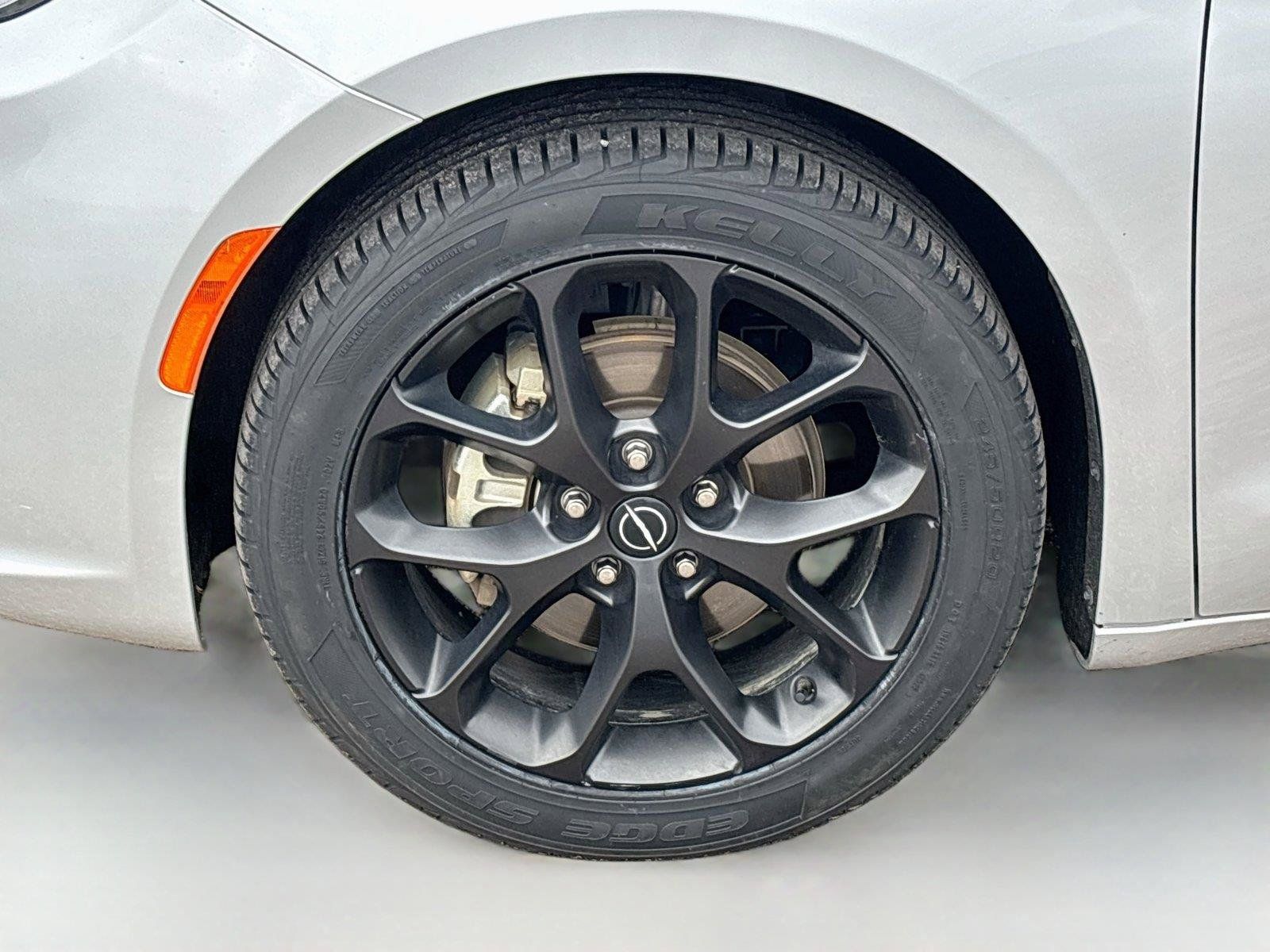 Certified 2026 Chrysler Pacifica Limited w/ S Appearance Package FWD image 32