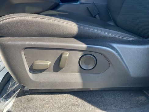 Used 2024 GMC Canyon Elevation w/ Convenience Package image 12