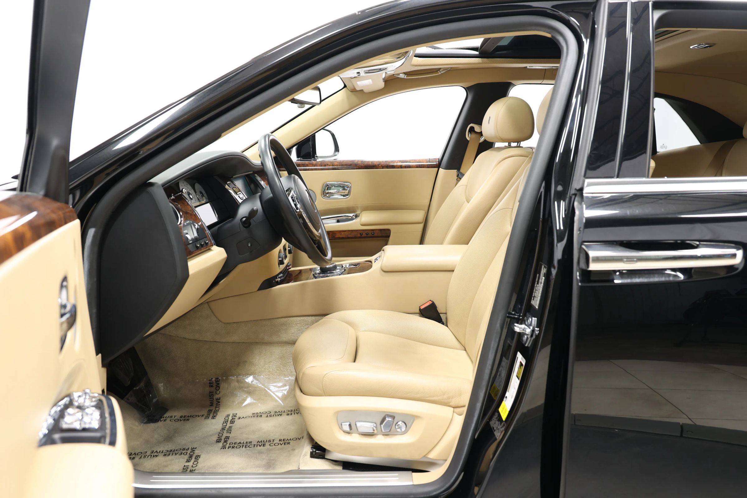 Used 2015 Rolls-Royce Ghost RWD image 17