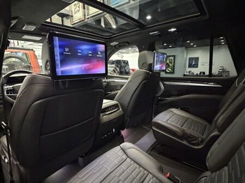 Used 2026 Cadillac Escalade V w/ LPO, ONYX Package AWD/4WD image 15