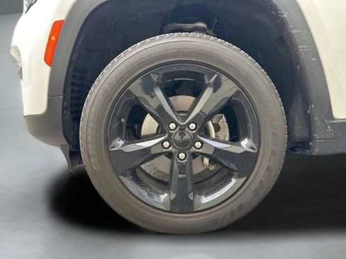 Certified 2023 Jeep Grand Cherokee Altitude AWD/4WD image 28