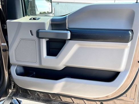 Used 2017 Ford F150 XLT w/ Equipment Group 302A Luxury AWD/4WD image 12