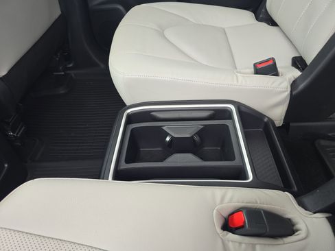 Used 2024 Toyota Grand Highlander Limited image 17