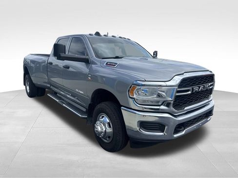 Used 2022 RAM 3500 Tradesman w/ Chrome Appearance Group AWD/4WD image 19