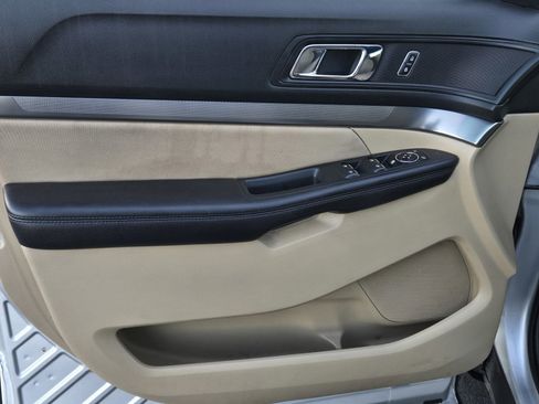 Used 2017 Ford Explorer FWD image 9