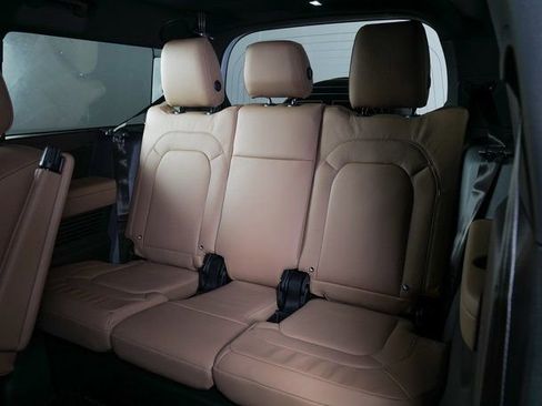 New 2026 Land Rover Defender 130 X-Dynamic SE image 20