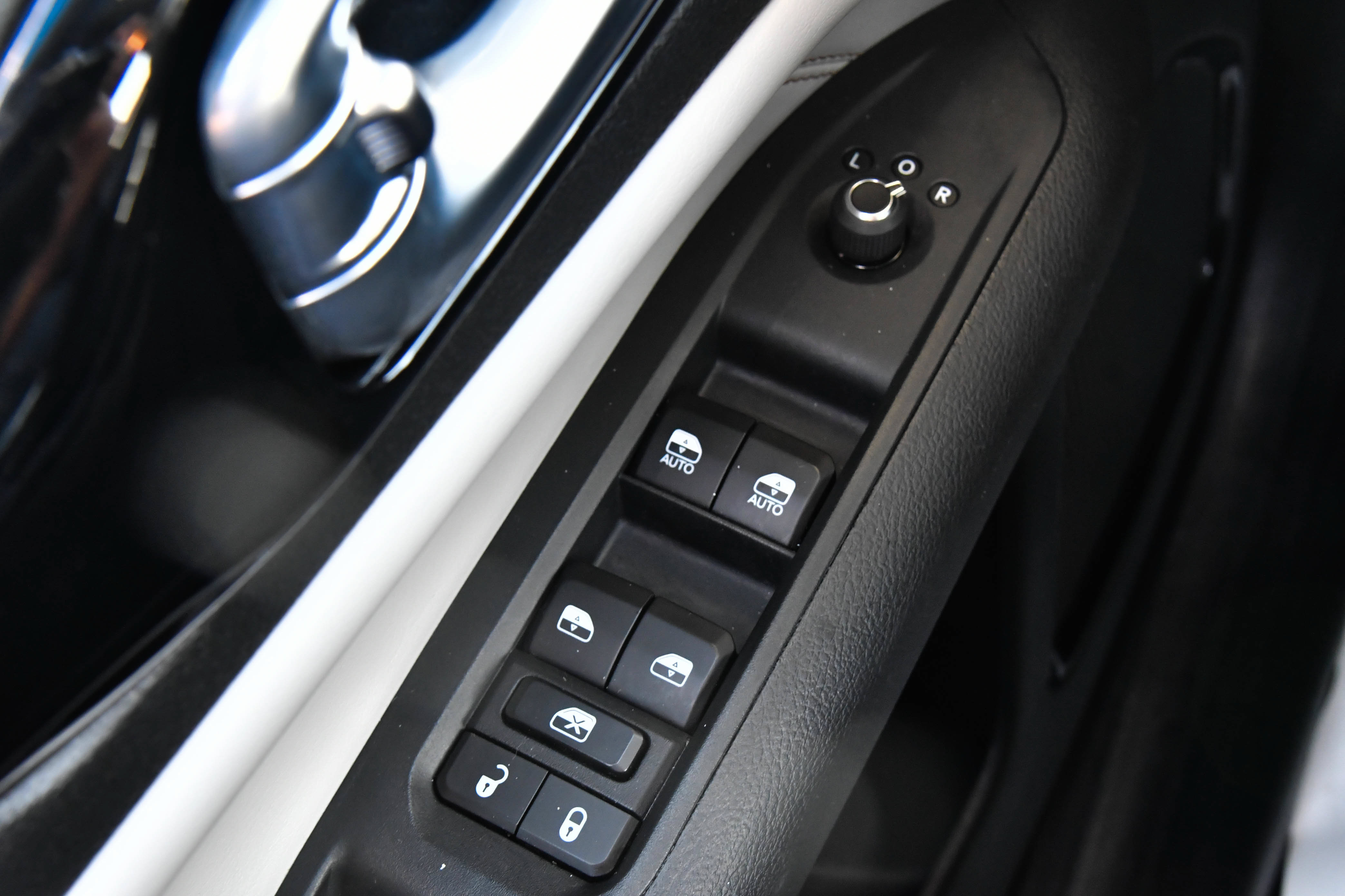 Used 2025 Jeep Compass Limited AWD/4WD image 38